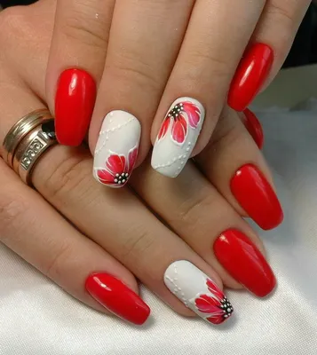 Мода Красный Маникюр Ярким Белым Дизайном Длинные Ногти стоковое фото  ©irinadolya.ukr.net 245479144