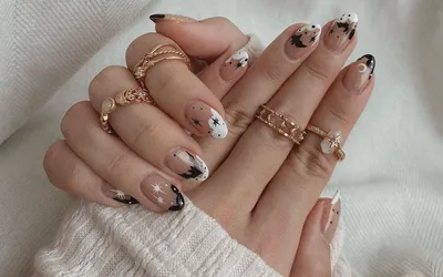 10 Metallic Manicure Ideas We're Obsessed With This Season