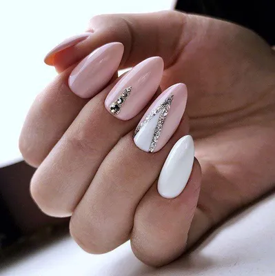 Миндалевидная форма ногтей: фото с лунным дизайном | Дизайнерские ногти,  Нейл-арт, Красивые ногти