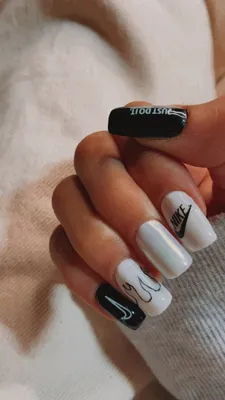 black nails | Дизайнерские ногти, Спортивные ногти, Заостренные ногти