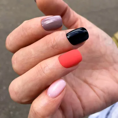 Ногти разного цвета на разных руках (60 фото)