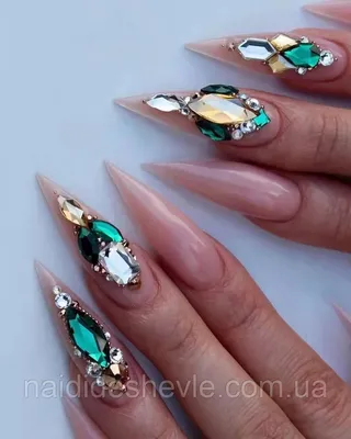 Разноцветный дизайн гвоздей с персиковым и золотым лаком для ногтей  Стоковое Фото - изображение насчитывающей цветасто, рука: 163657938