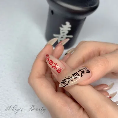 Manicure hieroglyphs | Маникюр в японском стиле, Дизайнерские ногти,  Живописные ногти