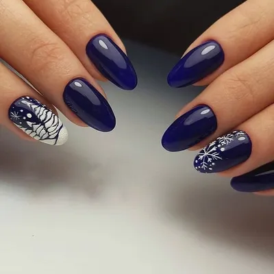 Синий маникюр с блестками: светлый, темный и черно-синий дизайн коротких и  длинных ногтей