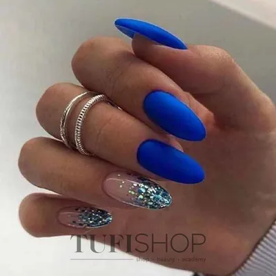 Салон красоты \"KRISTINA\" - Модный синий маникюр 2019-2020 охватывает дизайн ногтей  синего цвета, который балует женщин чудесными, глубокими и более нежными  синими оттенками. Дизайн ногтей синего цвета прекрасно дополнит множество  удачных офисных,