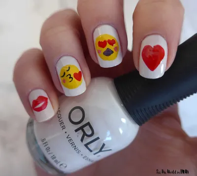 what a looker: Emoji Nails