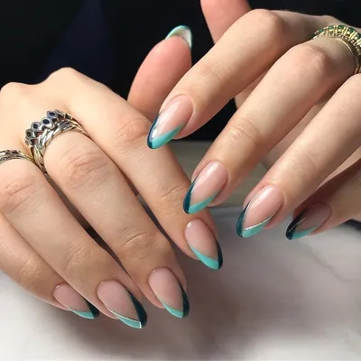 Цветной френч на весну 2023: 10 самых красивых маникюров 💅 | theGirl