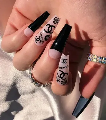 ВИДЕО модный маникюр Chanel Идеи на короткие и длинные ногти Стиль Шанель |  Chanel nail art, Chanel nails design, Chanel nails