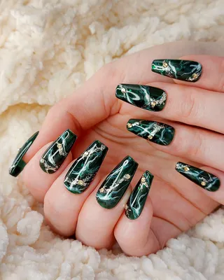 Olive Green Nails Are Autumn's Most-Elevated Manicure Trend | Who What Wear  UK