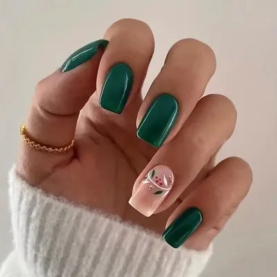 35 Dark Green Nail Ideas for Fall and Winter Manicures