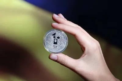 Появились фото монет, которые заменят мелкие купюры в Украине - Апостроф