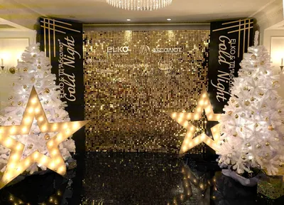 Золотая новогодняя фотозона со звездами в аренду в СПб с доставкой и  установкой - DioDecor