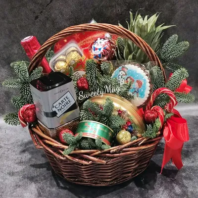 Купить подарочную корзину со сладостями на Новый год Конфетти недорого для  детей в подарок с доставкой по Москве.