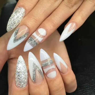 Белый новогодний маникюр 2022 - лучшие новинки на фото! | Long stiletto  nails, White stiletto nails, Stiletto nails designs