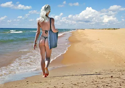 Нудистский пляж в Витязево