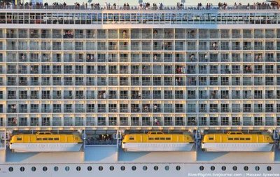 Крупнейший круизный корабль \"Оазис морей\" – Стоковое редакционное фото ©  Maxisports #53474193