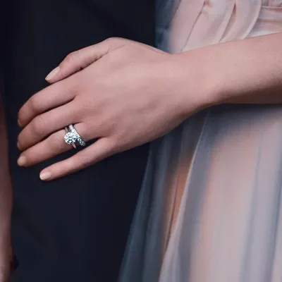Чем обручальное или помолвочное кольцо отличается от обычного: виды и  особенности