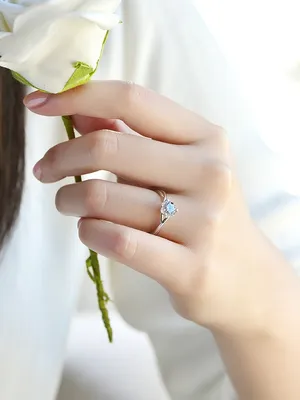 Как носить помолвочное кольцо после свадьбы — Полезные материалы на  корпоративном сайте «Русские Самоцветы»