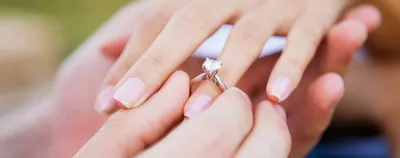 Венценосный дуэт любви: идеальное сочетание помолвочного и обручального  кольца