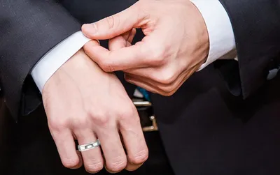 Обручальное кольцо из белого золота с бесцветными фианитами, ширина 3 мм —  Покровский ювелирный завод