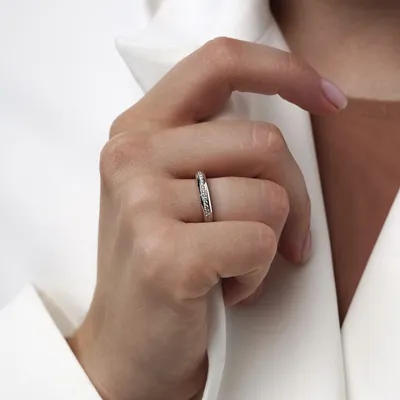 Классическое обручальное кольцо из белого золота с бриллиантами от  ювелирного бренда Alchemica Jewelry