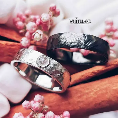 Золотые обручальные кольца с эффектом старины «Дуо» | Восемь | Интернет  магазин дизайнерских украшений из серебра, золота и натуральных камней