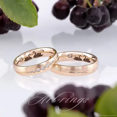 Обручальные кольца с инициалами молодожёнов | Couple wedding rings, Couple  ring design, Wedding ring sets