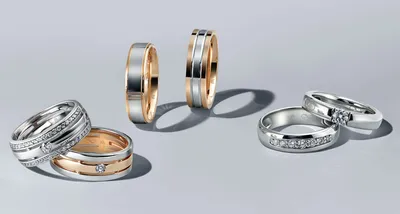 Классические обручальные кольца из золота.