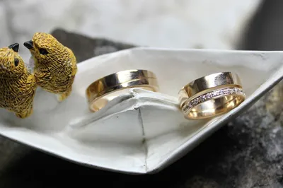 Необычные обручальные кольца из двух цветов золота - изготовить в Whitelake