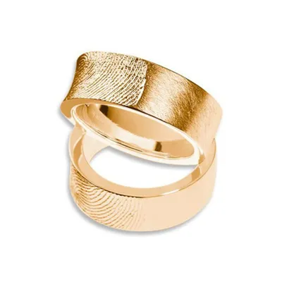Парные обручальные кольца с отпечатками пальцев супругов из желтого золота  на заказ