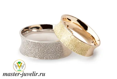 Обручальные кольца из белого золота с узором отпечатков пальцев и арабской  гравировкой (Вес пары: 12 гр.)
