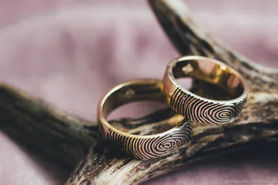 Золотые обручальные кольца с отпечатками пальцев на заказ
