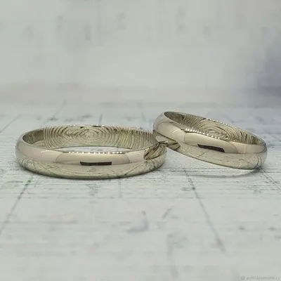 Обручальные кольца из желтого золота с отпечатками пальцев и бриллиантами  на заказ