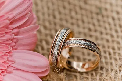 Парные обручальные кольца из серебра с бриллиантами на заказ