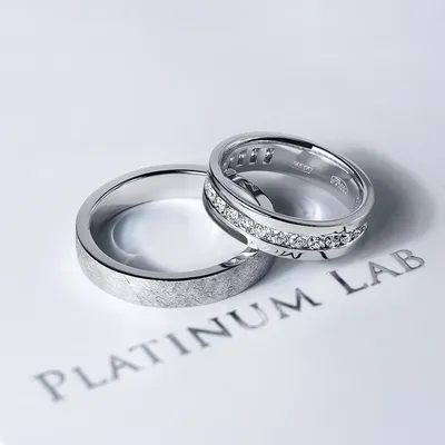 Обручальное кольцо из комбинированного золота с бриллиантами (артикул  03312-3бр/бж) - GRAFKOLCOV