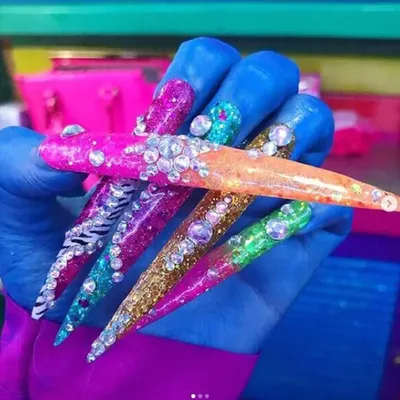 Супер длинные острые ногти пики зд…» — создано в Шедевруме