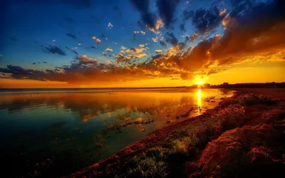Очень красивый закат на реке - Ozero - российский фотосток