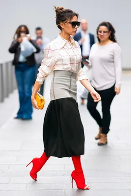 Виктория Бекхэм возвращает в моду длину макси | Vogue UA