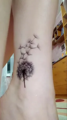 Татуировки для девушек: идеи с одуванчиком - tattopic.ru