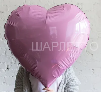 Большое сердце, сделанное бумажных сердец, изложенных в белый фон в  середине сердца картона и стеклянных сердца Стоковое Фото - изображение  насчитывающей цветок, зеленый: 206691272