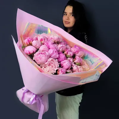 Бесконтактная доставка цветов on Instagram: “Пионов — много не бывает 💗🤪  Роскошный, огромный букет из 170 пионов! Перед такой красо… | Пионы, Цветы,  Розовые пионы