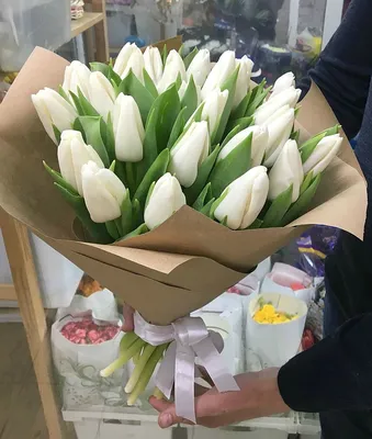 Купить большой букет сиреневых тюльпанов (75, 101 или 151) онлайн. Заказ и  доставка цветов в Москве