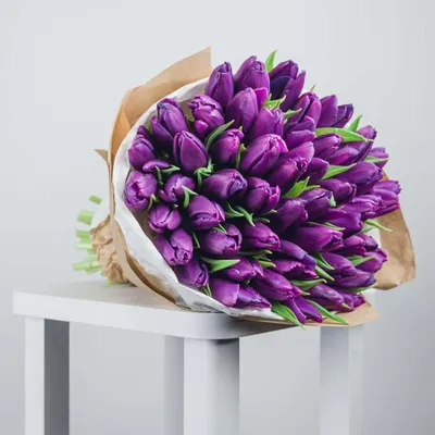 Бело-фиолетовые тюльпаны - 101 шт. за 21 190 руб. | Бесплатная доставка  цветов по Москве