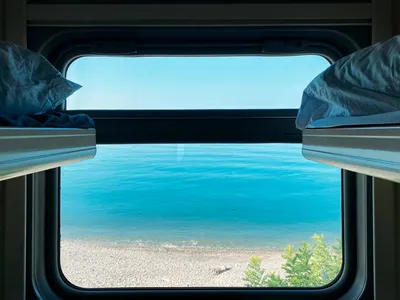 Вид из окна на море (40 фото)