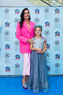 Оксана Федорова наградила лучших звёздных мам года | Журнал «Теленеделя»