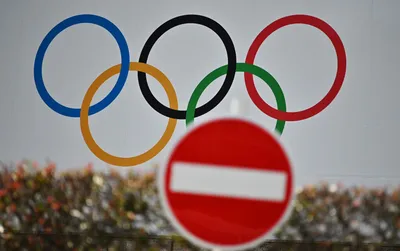 Экоактивисты облили олимпийские кольца в Париже - МК