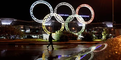 Олимпийские кольца у здания сочинского аэропорта | РИА Новости Медиабанк
