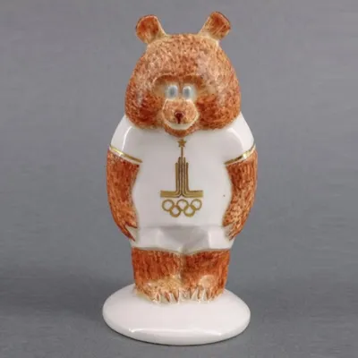 Олимпийский мишка улыбается, в …» — создано в Шедевруме