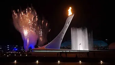 Зажжение олимпийского огня на открытии олимпиады в Сочи - YouTube