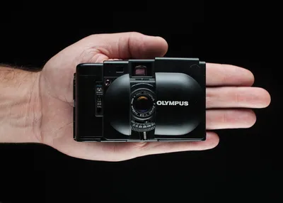 Купить Olympus mju II (black) топовый пленочный компакт - Polaroid STORE -  купить кассеты для полароида, пленочные фотоаппараты и фотоплёнку по  доступной цене в интернет-магазине Pola STORE по выгодной цене с доставкой,